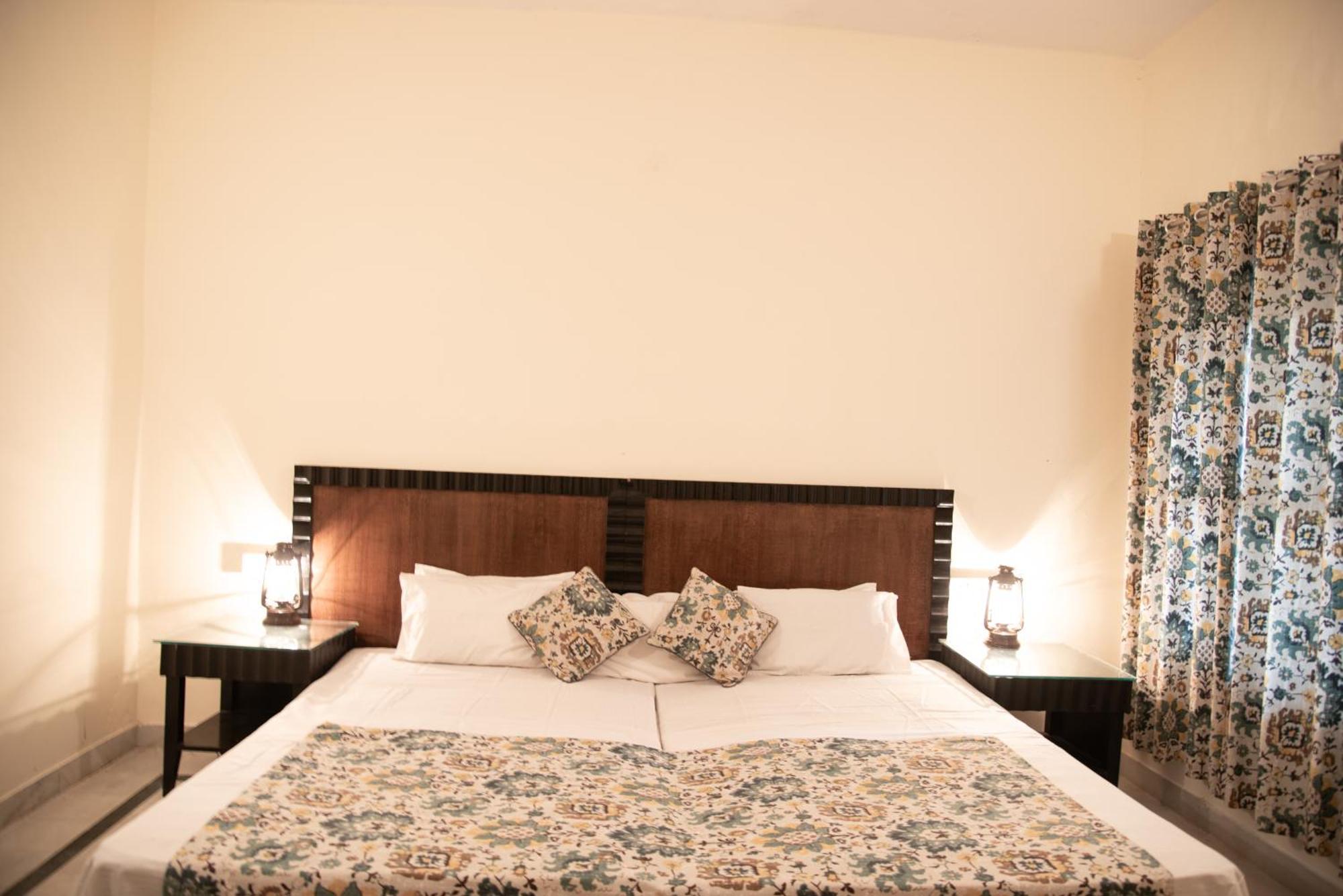 Shivika Lake Hotel Ranakpur Sādri Екстериор снимка